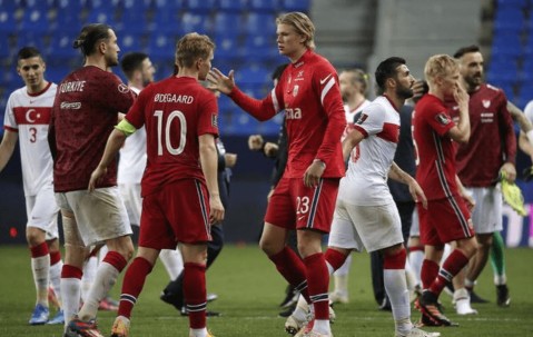 利物浦发布备战花絮；关键时刻更衣室发声；CBA季后赛任务艰巨；年轻球员得到机会 -南宫网址