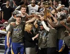 包含利物浦训练开放日，冲刺阶段内部沟通引欢呼，NBA总决赛在即，赛程密集仍需轮换的词条