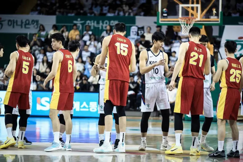 利物浦发布备战花絮；关键时刻更衣室发声；CBA季后赛任务艰巨；年轻球员得到机会 