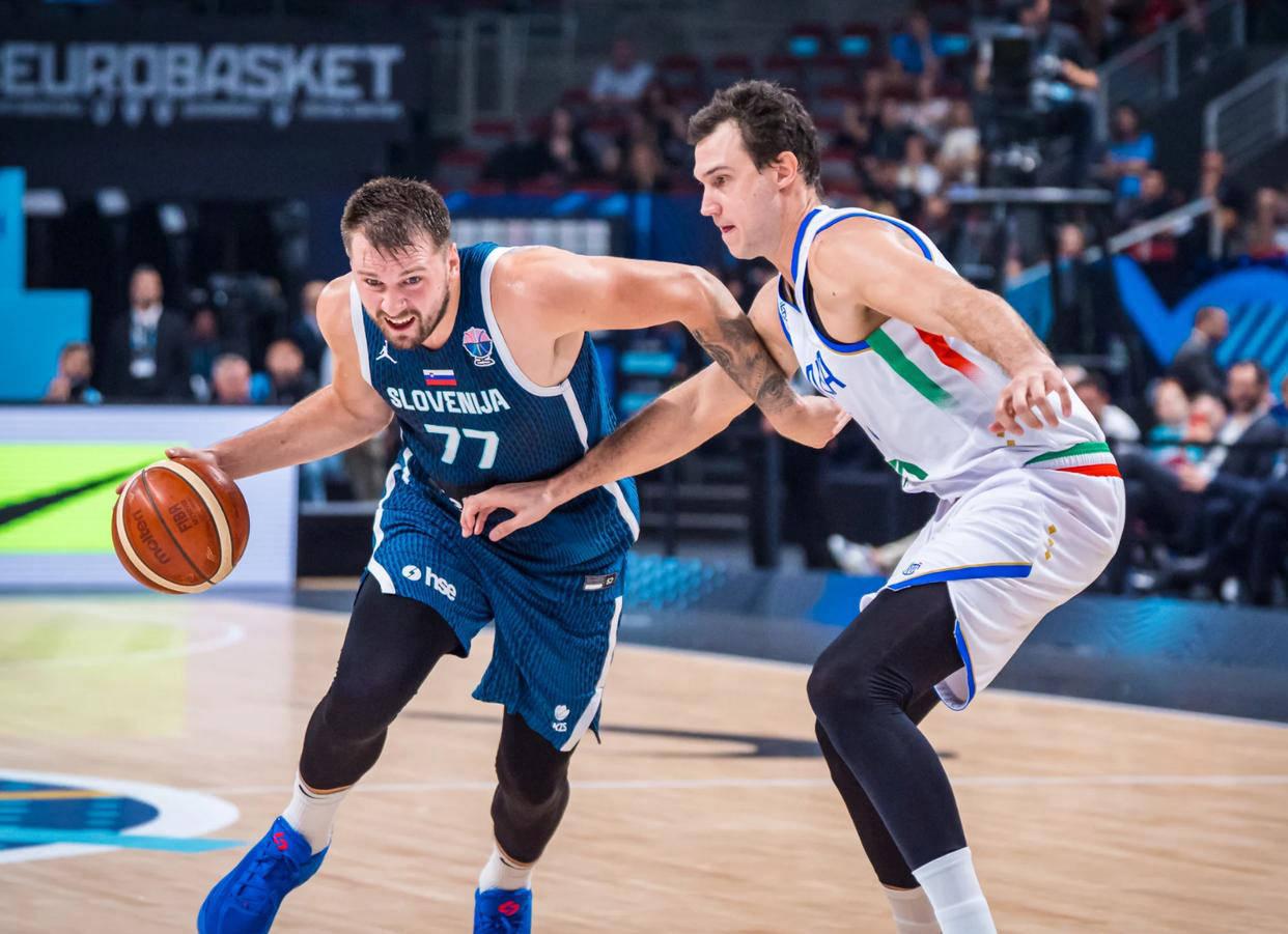 东契奇在巴塞罗那比赛中刷新纪录字母哥在加拿大队比赛中晋级，NBA季后赛节点到来都惊呆了的简单介绍